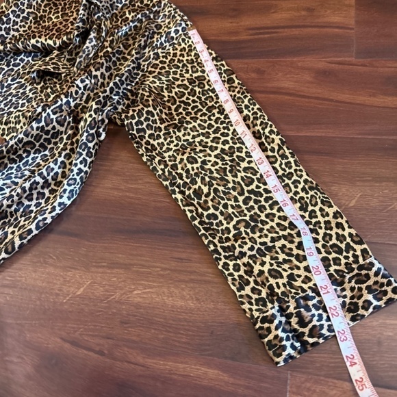 VICTORIA'S SECRET Animal Print Leopard Sleepwear Pajama Top size Medium - Picture 7 of 7
